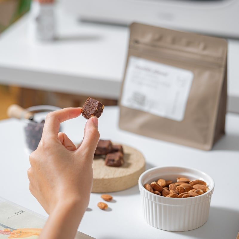 Almond Chocolate Cookies - Bakeo House