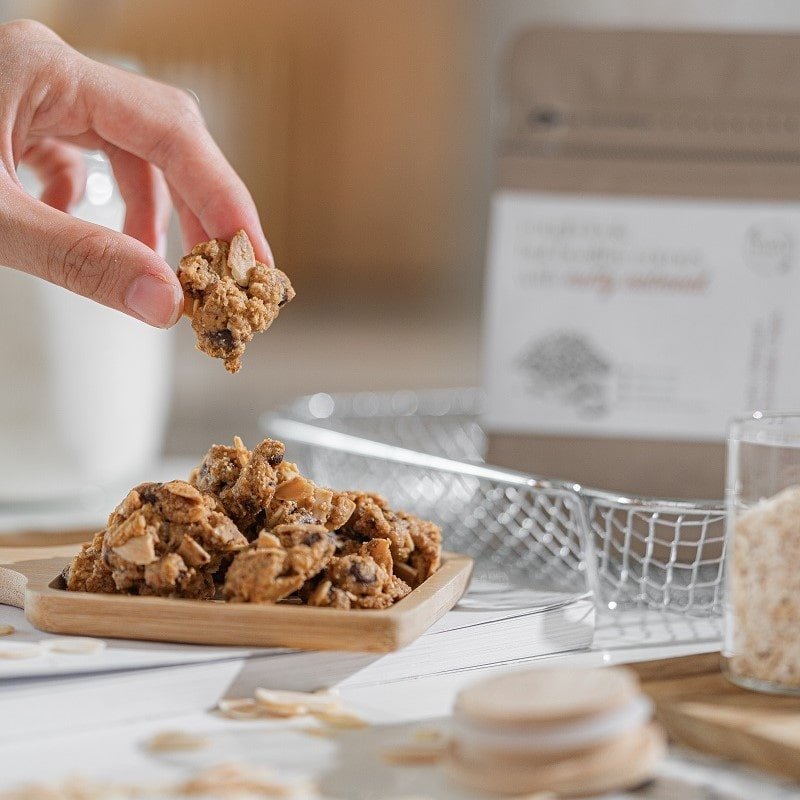 Nutty Oatmeal Chocolate Chip Cookies - Bakeo House